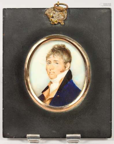 AN EARLY 19TH CENTURY OVAL PORTRAIT OF A YOUNG GENTLEMAN, wearing a white cravat and blue coat,