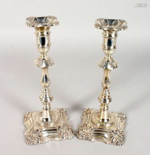 A PAIR OF 18TH CENTURY STYLE SILVER CANDLESTICKS, with shell cast sconces and knopped stems, on