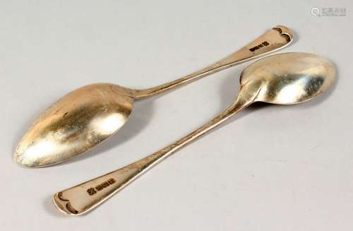 A PAIR OF SILVER TABLESPOONS. Sheffield 1914.