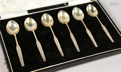 A SET OF SIX STERLING SILVER COFFEE SPOONS, cased.