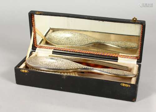 AN EDWARDIAN COMB AND BRUSH SET, cased.