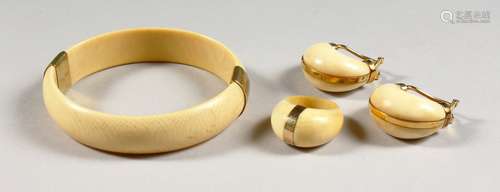 A SET OF 14CT GOLD MOUNTED IVORY BRACELET, EARRINGS AND RING.