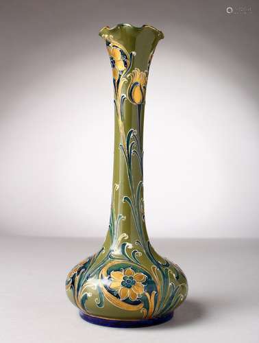 A VERY GOOD MOORCROFT MACINTYRE VASE, CIRCA. 1900. MACINTYRE, BURSLEM PRINTED MARK. WM in green. No.