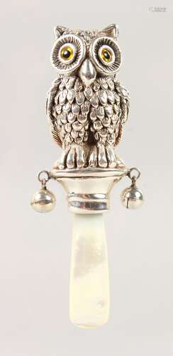 A NOVELTY SILVER OWL BABIES RATTLE.