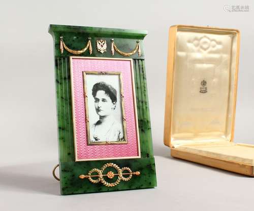 A SUPERB RUSSIAN GOLD AND JADE EASEL PHOTOGRAPH FRAME, with enamel surround. 7.75ins x 4.5ins, in