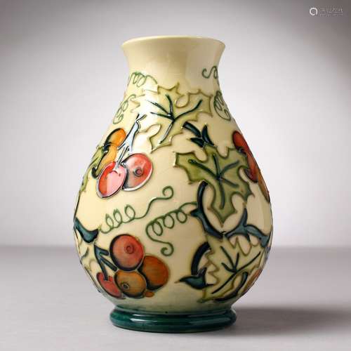 A MOORCROFT POTTERY VASE, 