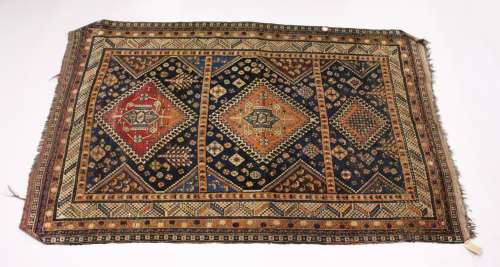 A PERSIAN QASHQAI RUG, EARLY 20TH CENTURY, blue ground with three large medallions. 7ft 8ins x 5ft