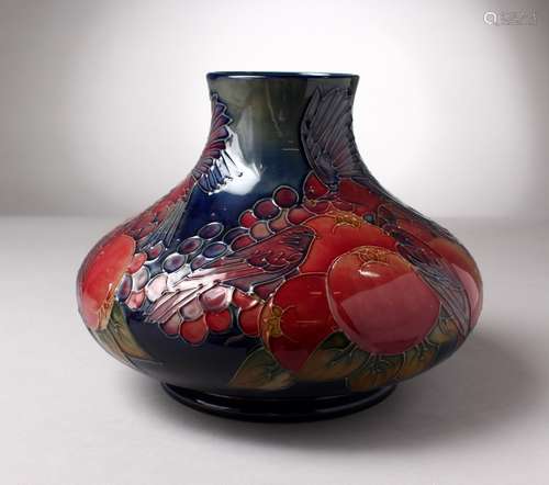 A LARGE MOORCROFT BLUE POTTERY BULBOUS VASE, 