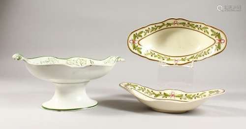 A PAIR OF CREAMWARE STRAWBERRY OVAL DISHES and A COMPORT, with fruiting vines.