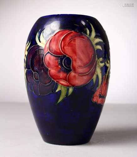 A MOORCROFT POTTERY VASE, blue ground, 