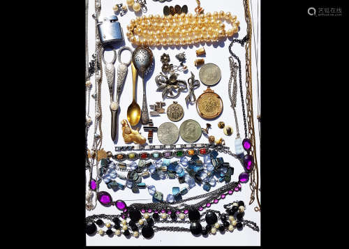 A collection of costume jewellery, including brooches, necklaces, together with various Queen