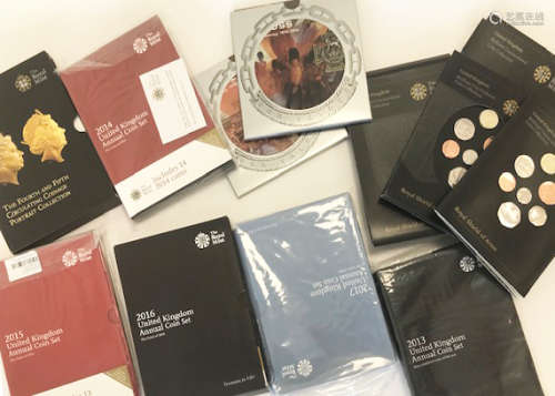 A collection of 26 Royal Mint UK Uncirculated Proof coins sets and other Proof coins, dating from