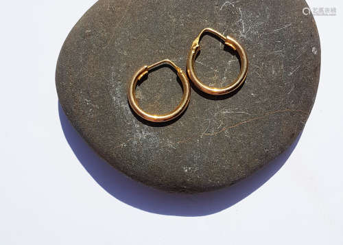 A pair of 18ct gold continental hoop earrings, 2.2cm diameter, 3.2g