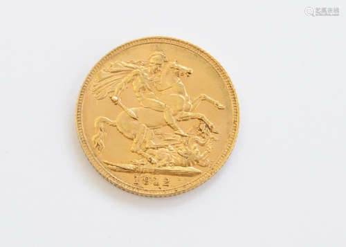 A George V full gold sovereign, dated 1912, VF-EF