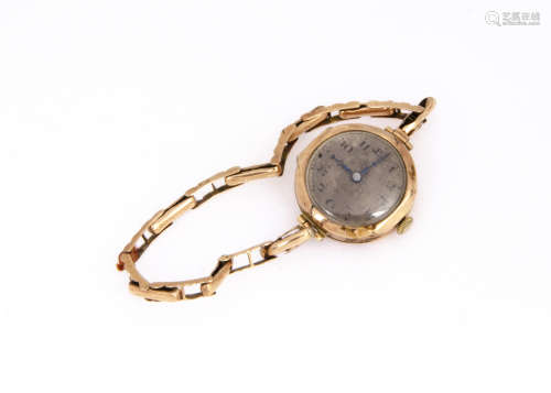 A c1930s 9ct gold lady~s wristwatch, octagonal on a 9ct gold expanding strap, 15g