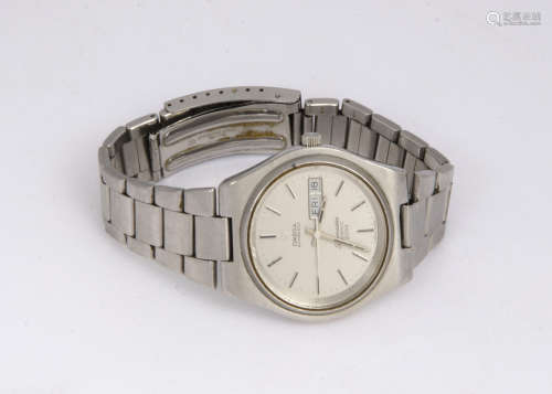 A 1970s Omega automatic Cosmic 2000 stainless steel gentleman~s wristwatch, 38mm case, silvered dial