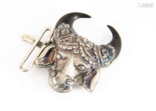 A late 19th Century Indian silver belt buckle, modelled as a cow with detachable clasp