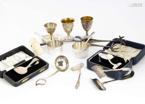 A cased Art Deco silver Christening gift feeding spoon and push set, together with silver plated