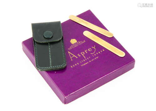 A pair of modern 9ct gold collar stiffeners from Asprey, 4g, in case and card box