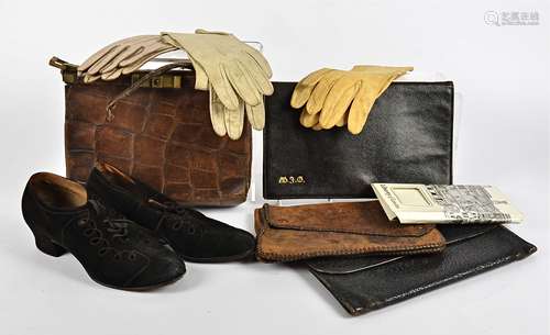 A selection of ladies vintage bags, including four leather clutches and an alligator skin handbag