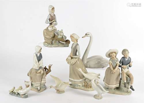 A small collection of Lladro porcelain figures, including a boxed example of a girl holding ducks,