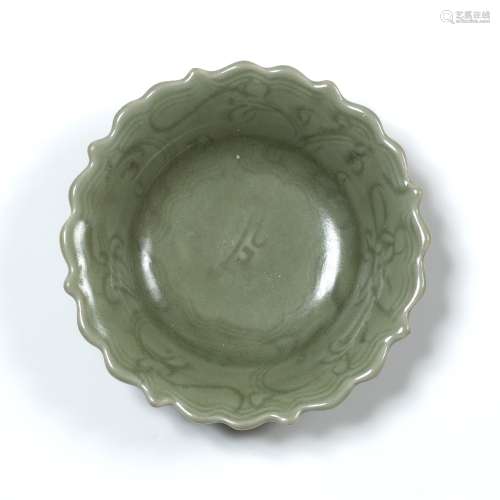 Small Longquan celadon dish Chinese, Ming dynasty (1368-1644) decorated to the centre with foliate