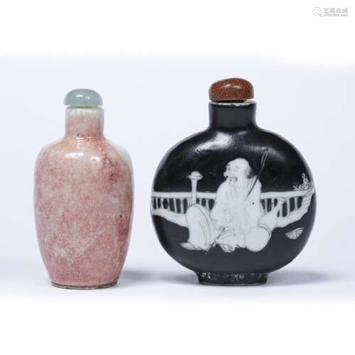 Porcelain snuff bottle Chinese, Daoguang 1821-1850 of slightly compressed globular form decorated