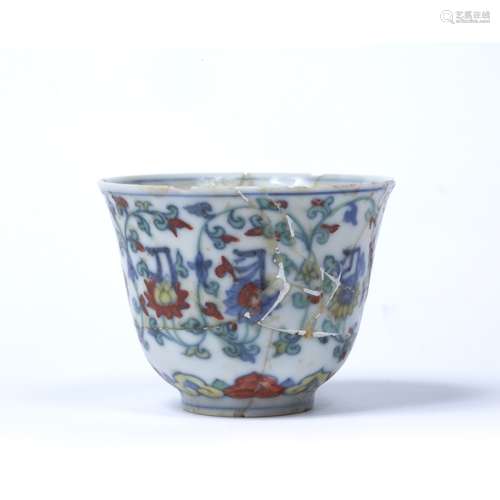 Doucai enamelled tea bowl Chinese, Chenghua mark and period (1464-1487) decorated Indian lotus