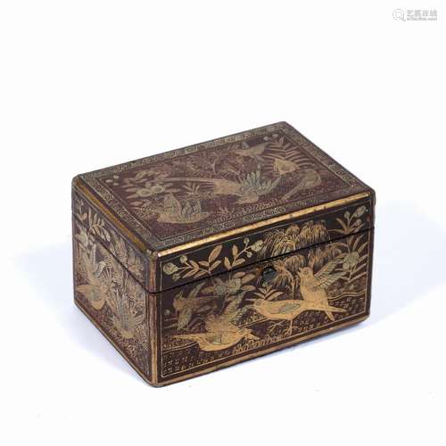 Small export kidney lacquer box Chinese, circa 1800 painted with doves and foliage 10cm x 6.5cm x