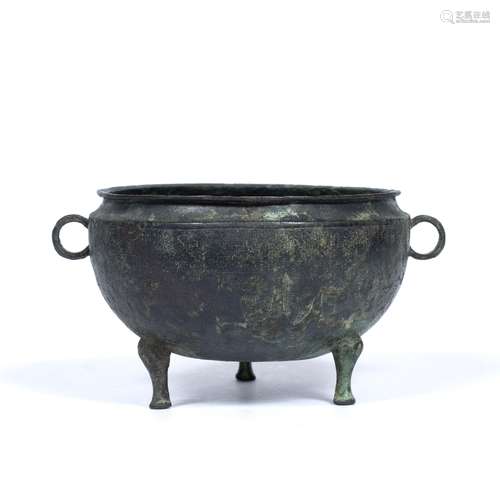 Bronze ding archaic bowl Chinese, Shang dynasty (12th - 11th century BC) engraved with a broad key