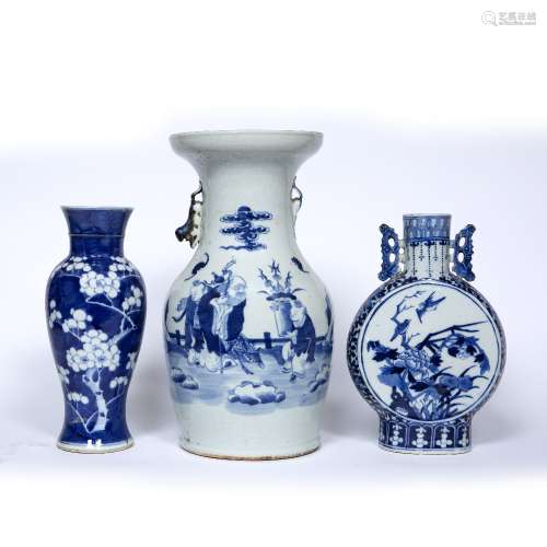 Three blue and white porcelain vases Chinese, 19th Century to include a moon flask 25.5cm high and