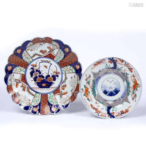 Two Imari plates Japanese, 18th/19th Century the smaller dish having iron red border and