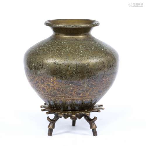 Large engraved lota and stand Indian, 19th Century with engraved splayed decoration with birds and