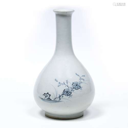 White glazed pear shaped bottle vase Japanese, Edo period tapered neck with inverted rim, the body