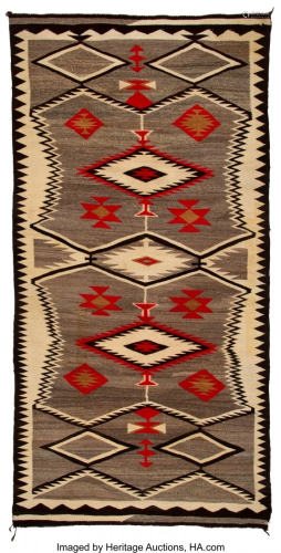 70386: A Navajo Regional Rug c. 1930 nat…