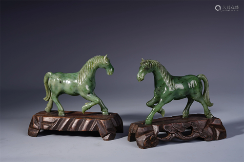 PAIR OF CHINESE SPINACH JADE HORSE TA…