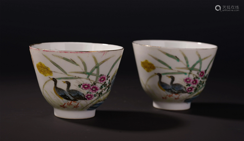 PAIR OF CHINESE PORCELAIN FAMILLE ROSE…