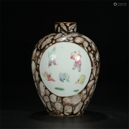 CHINESE PORCELAIN FAMILLE ROSE…