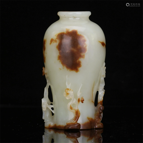 CHINESE YELLOW JADE FLOWER VASE