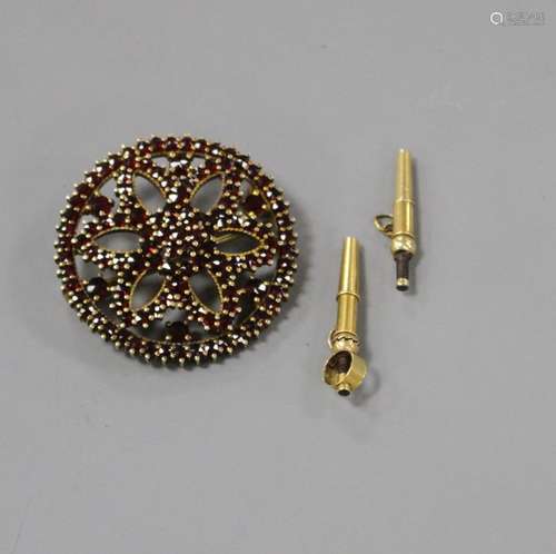 A Victorian pierced yellow metal and garnet set cluster brooch and two watch keys. Condition: Brooch