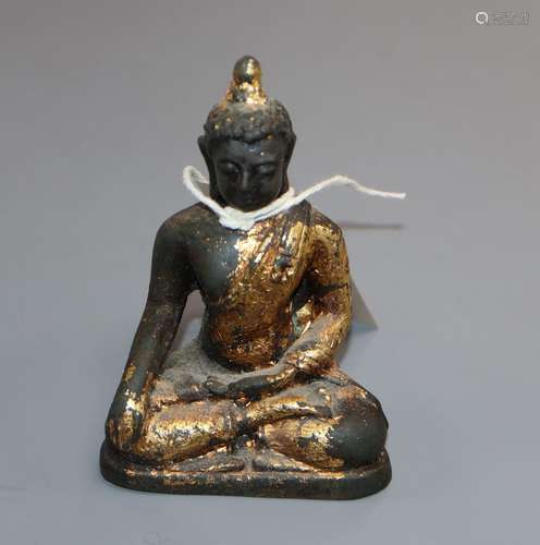 A 17th century Chinese gilded bronze Buddha H.10.5cm