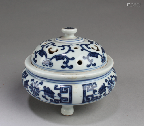 Chinese Blue & White Porcelain Tripod Ce…