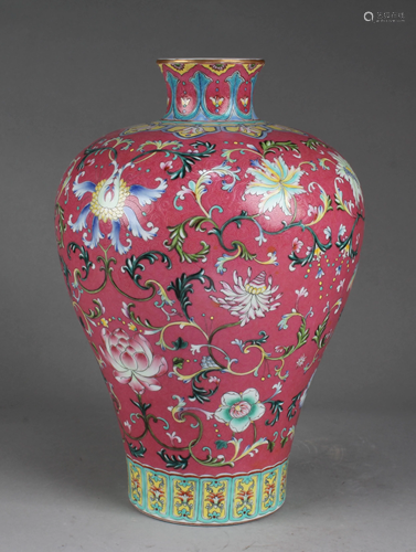 Chinese Fencai Porcelain Vase