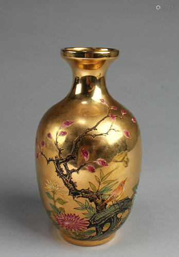 Chinese Gold Color Porcelain Vase