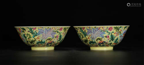 PAIR OF CHINESE PORCELAIN FAMILLE ROSE FLOWER BOWL