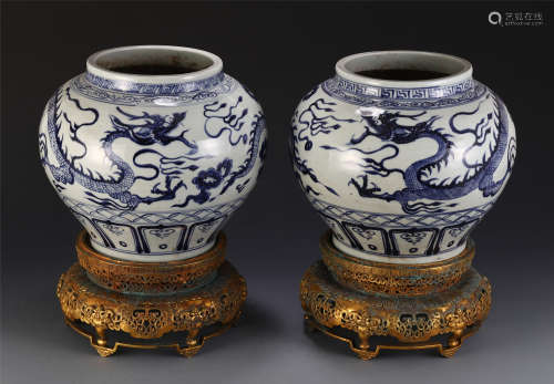 PAIR OF CHINESE BLUE AND WHITE PORCELAIN DRAGON PATTERN JAR