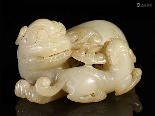 CHINESE ANCIENT JADE CARVED BEAST TABLE ITEM