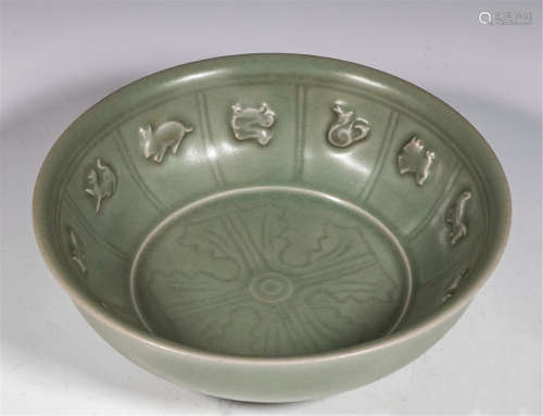 CHINESE PORCELAIN YUE TYPE CARVED TWELVE ANTIMALS BOWL