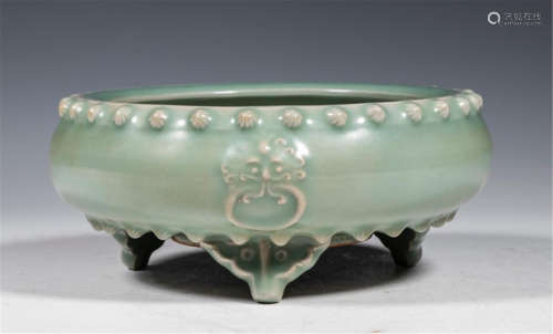 CHINESE PORCELAIN CARVED TRIPLE FEET BRUSH WASHER