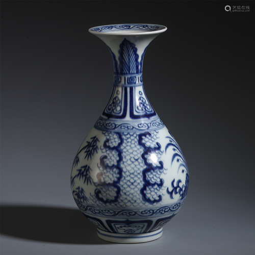 CHINESE BLUE AND WHITE PORCELAIN FLOWER PATTREN YUHUCHUN VASE